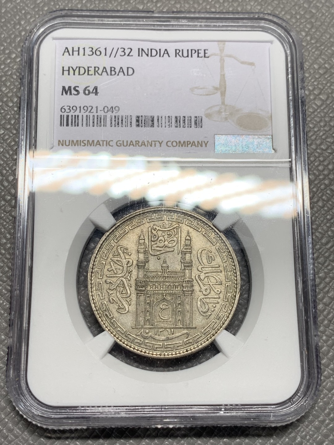 《竞宝斋》第135场-周日，周一连拍 (全场包邮) NGC MS64 印度海得拉巴邦AH1361年1卢比清真寺银币，原味老包浆