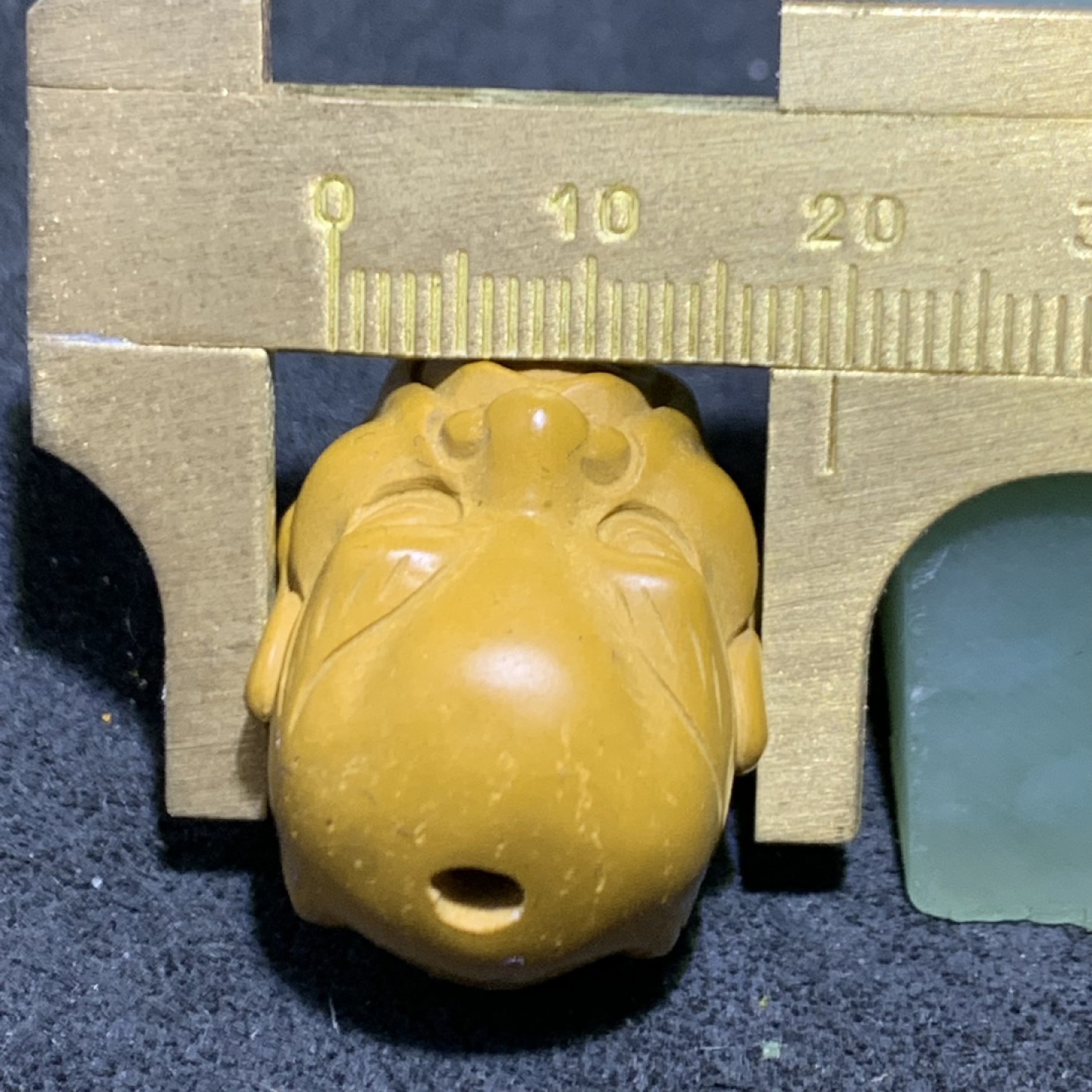 阿拉善玛瑙彩玉双面雕刻罗汉头一个！