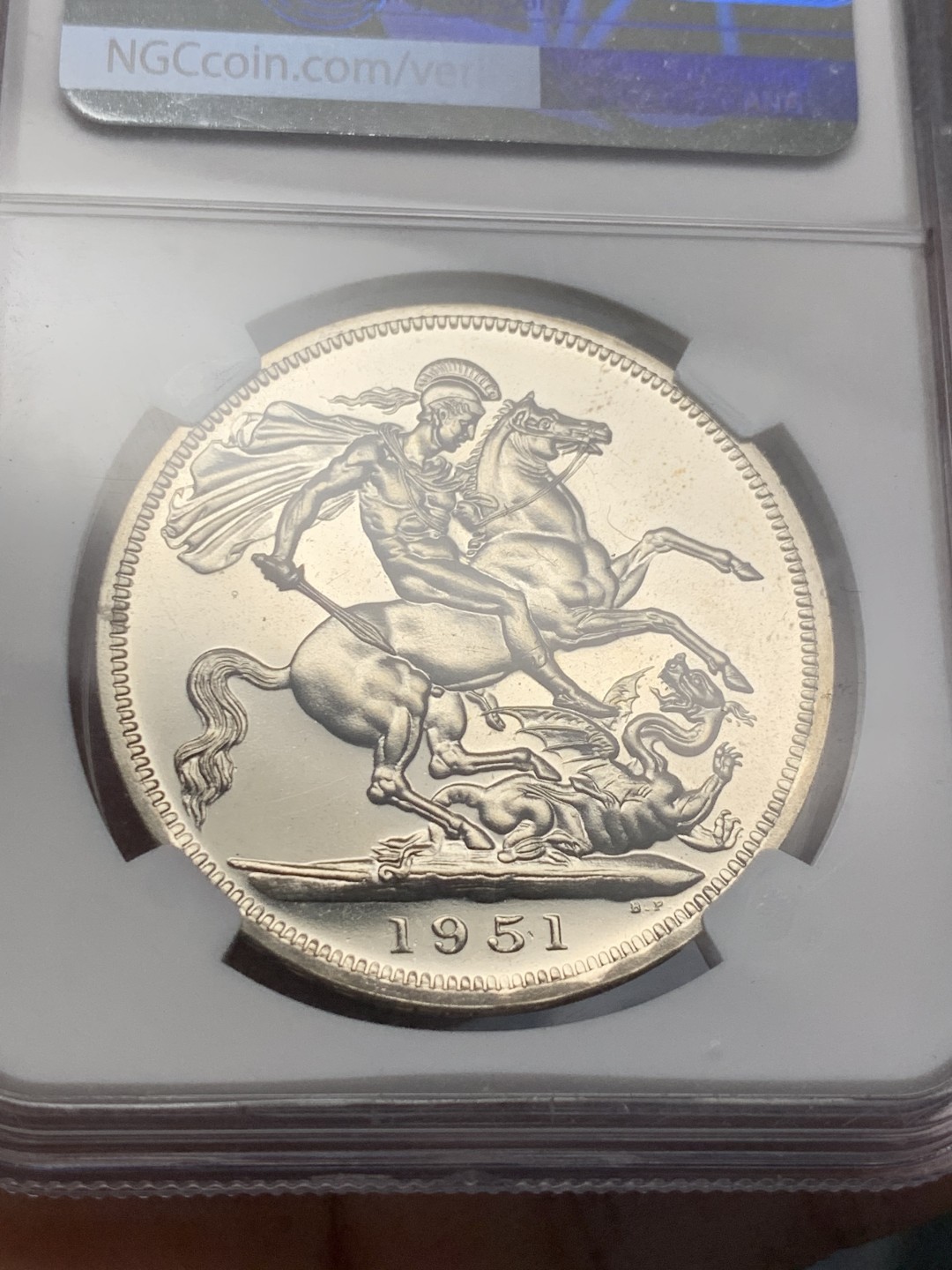 《竞宝斋》第135场-周日，周一连拍 (全场包邮) NGC-PL65 英国 1951年 镍马剑1克朗 高分少见 转光非常漂亮