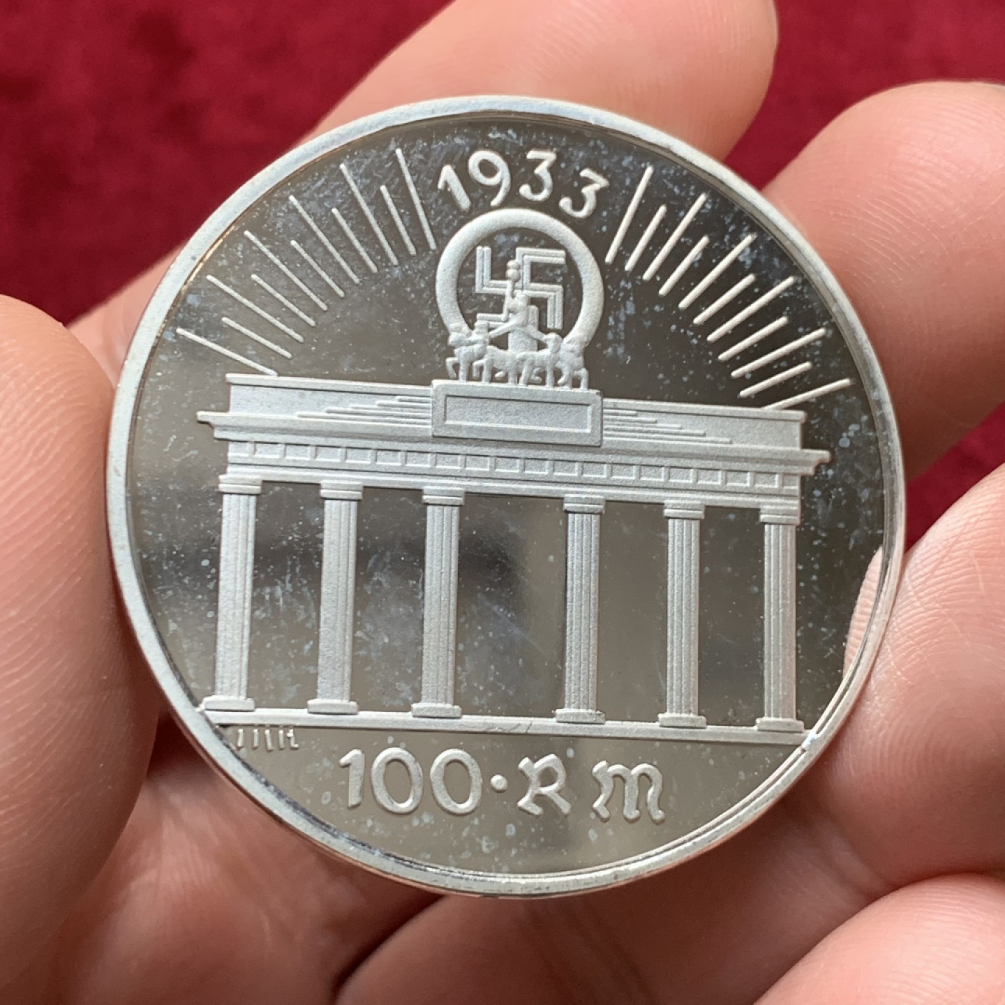 《竞宝斋》第135场-周日，周一连拍 (全场包邮) 德国元首精制银章 这东西非常少见 但是NGC不给鉴定很尴尬 29克 40mm