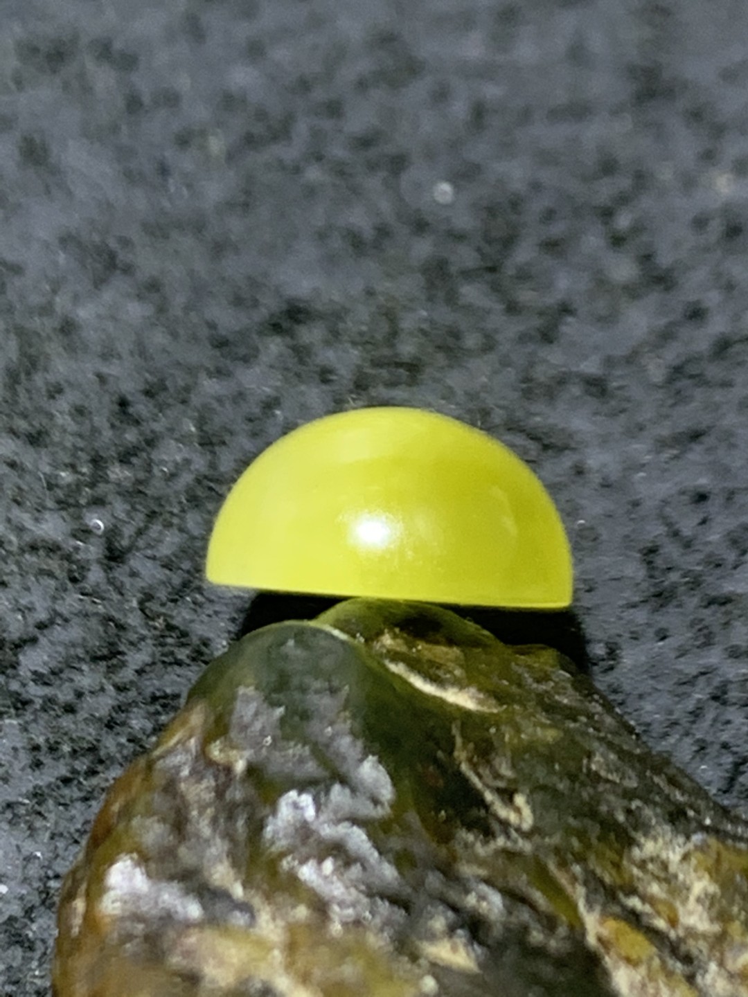 精美乌克兰蜜蜡蛋面一个