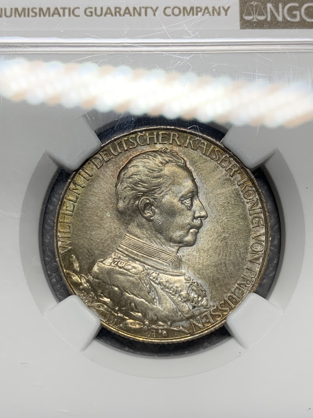 《竞宝斋》第135场-周日，周一连拍 (全场包邮) NGC UNC 德国普鲁士 1913年a军装花枝 二马克 银币 五彩包浆