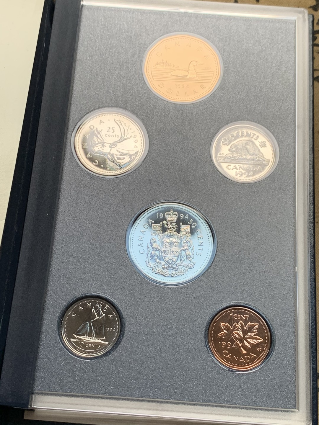 《竞宝斋》第135场-周日，周一连拍 (全场包邮) PROOF 加拿大 1994年 精制套币 皇家造币厂高档皮质包装原盒手感极佳 币都是完美镜面状态
