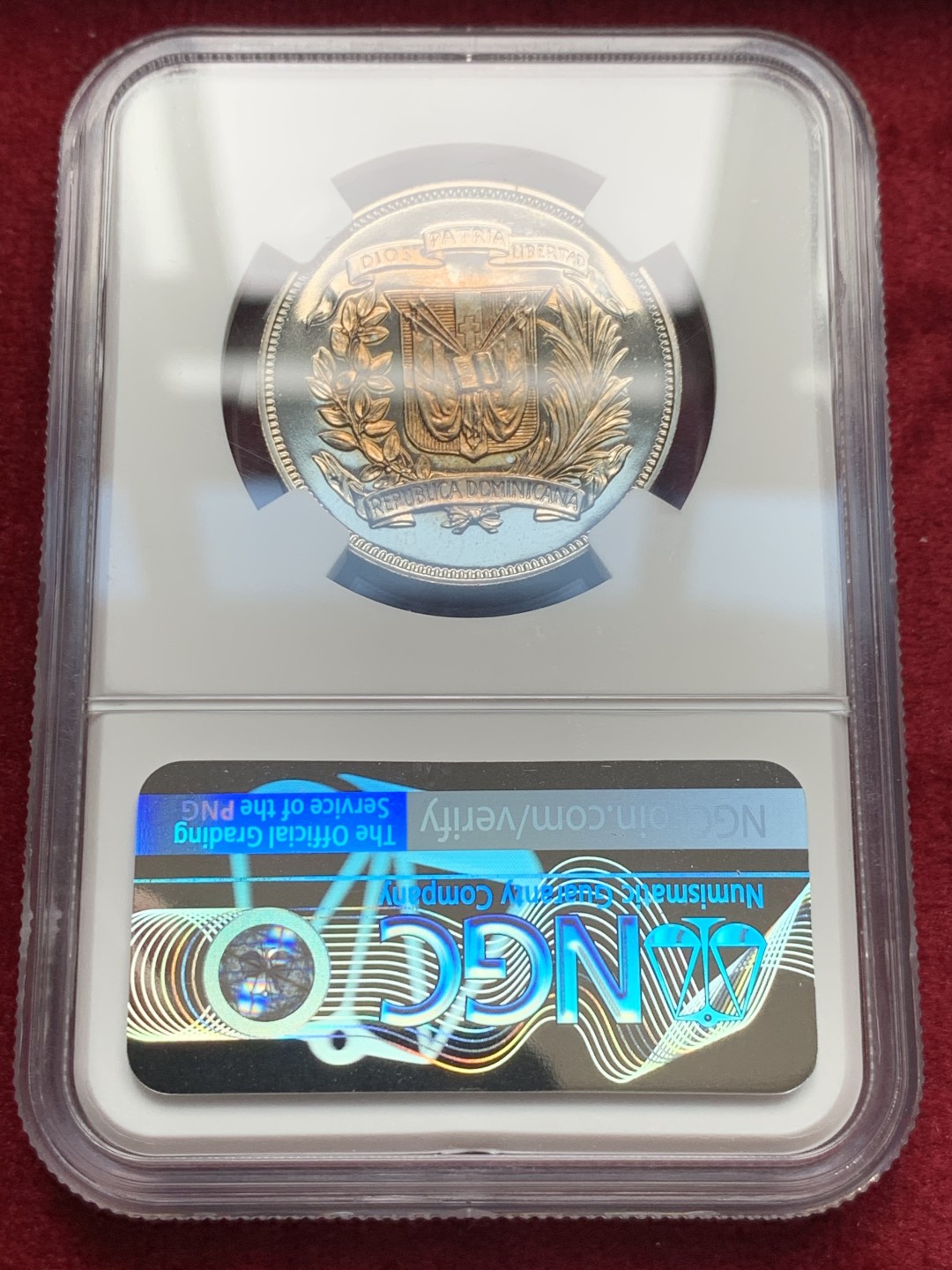 《竞宝斋》第135场-周日，周一连拍 (全场包邮) NGC PF68、PF66CAMEO 多米尼加1973年10分、1/2比索精制镍币一对，带盒