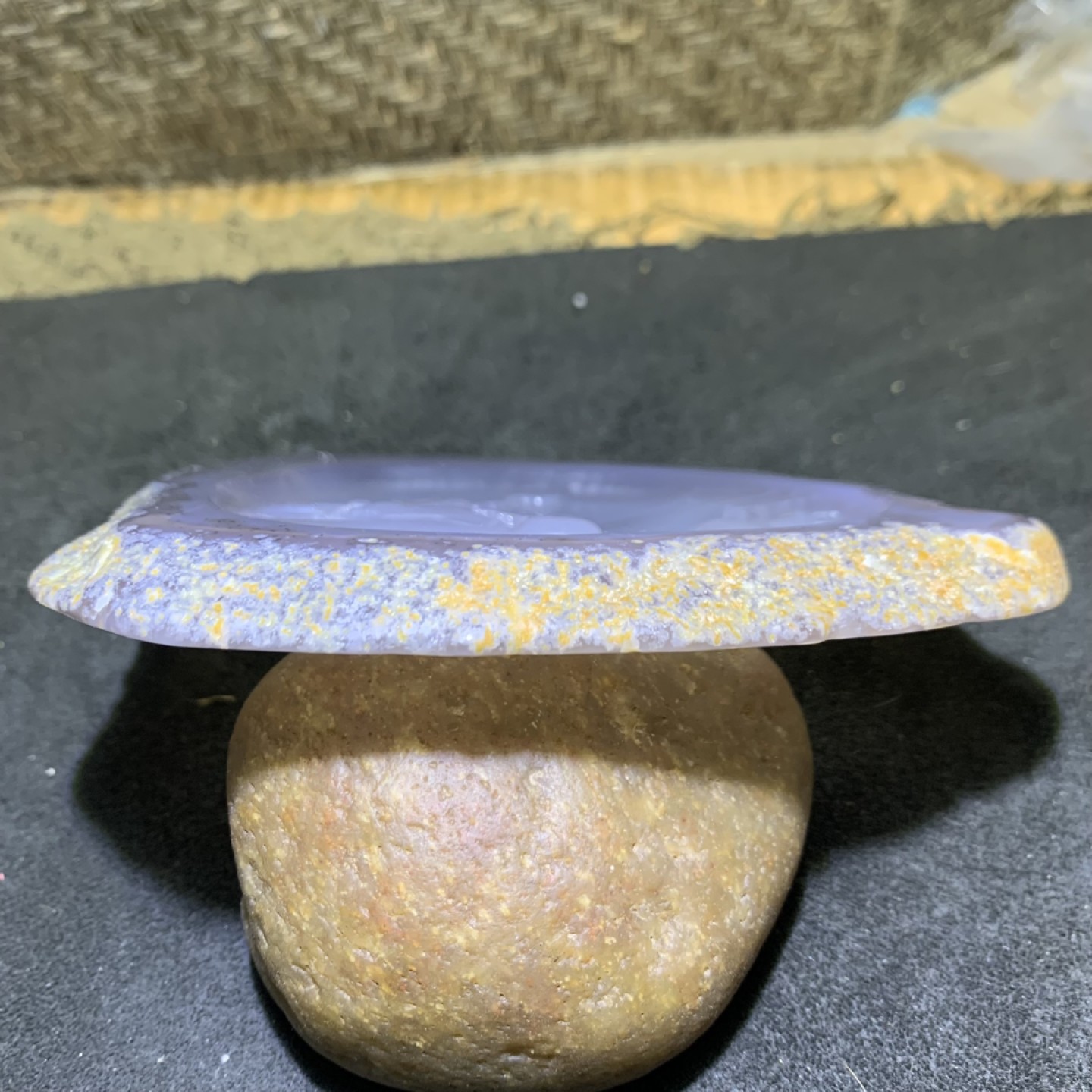 重器天然冰纹原皮玛瑙巧雕禅悟大 牌子一块，