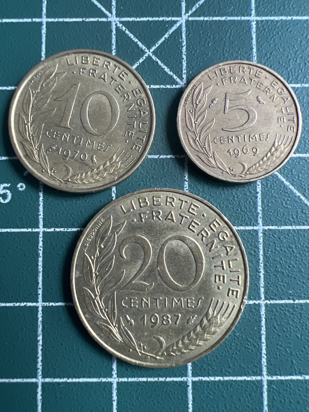 泡泡堂微拍第六十二幕硬币捡漏可累计专场👿👿，零佣金，零押金，累计满二十元包邮，接受代拍业务 法国一套