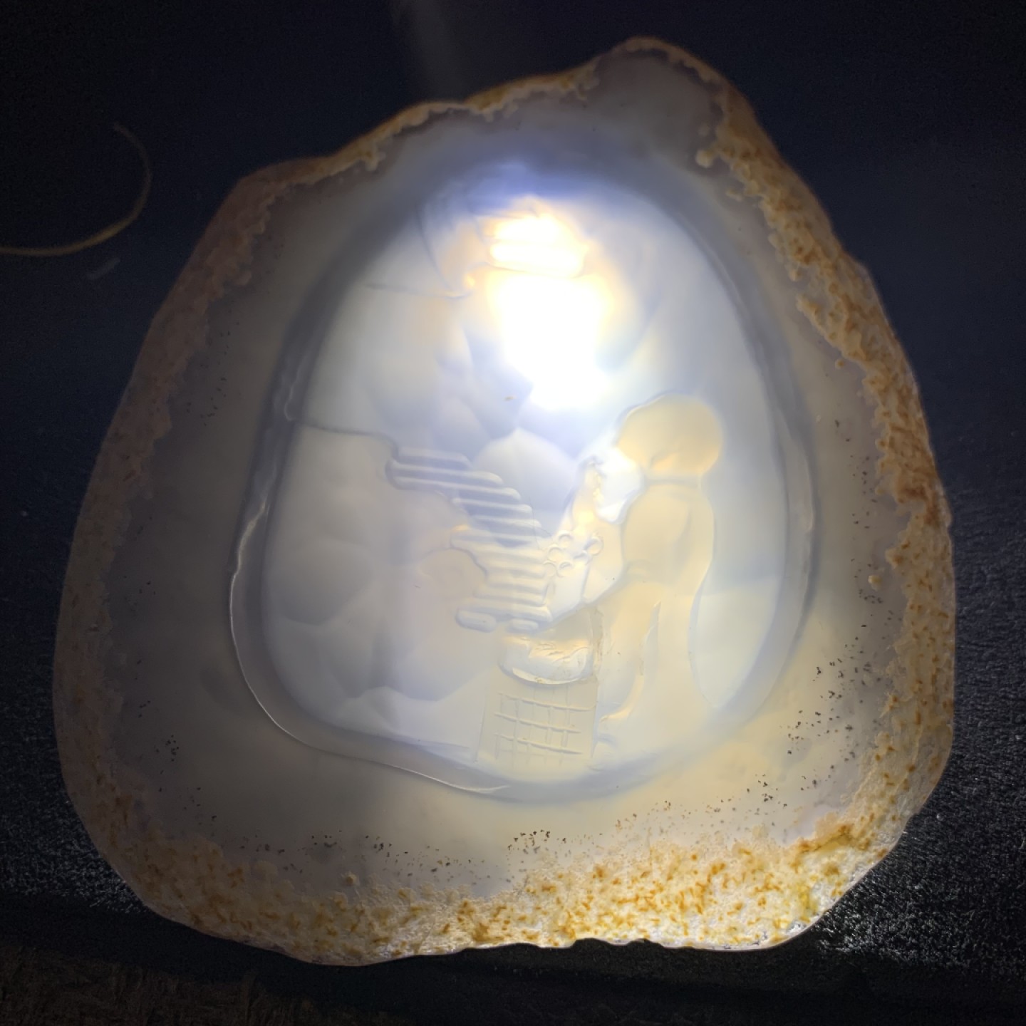 重器天然冰纹原皮玛瑙巧雕禅悟大 牌子一块，