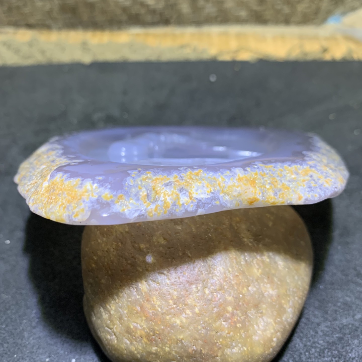 重器天然冰纹原皮玛瑙巧雕禅悟大 牌子一块，