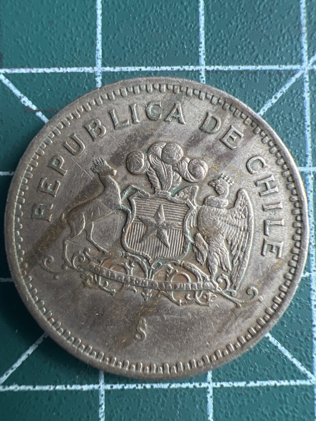 泡泡堂微拍第六十二幕硬币捡漏可累计专场👿👿，零佣金，零押金，累计满二十元包邮，接受代拍业务 智利100比索铜币