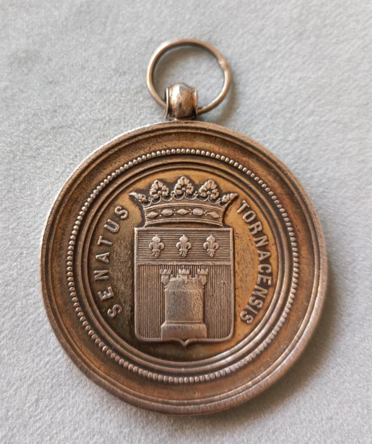 欧洲章牌第7期 1878年比利时银章，43mm25g