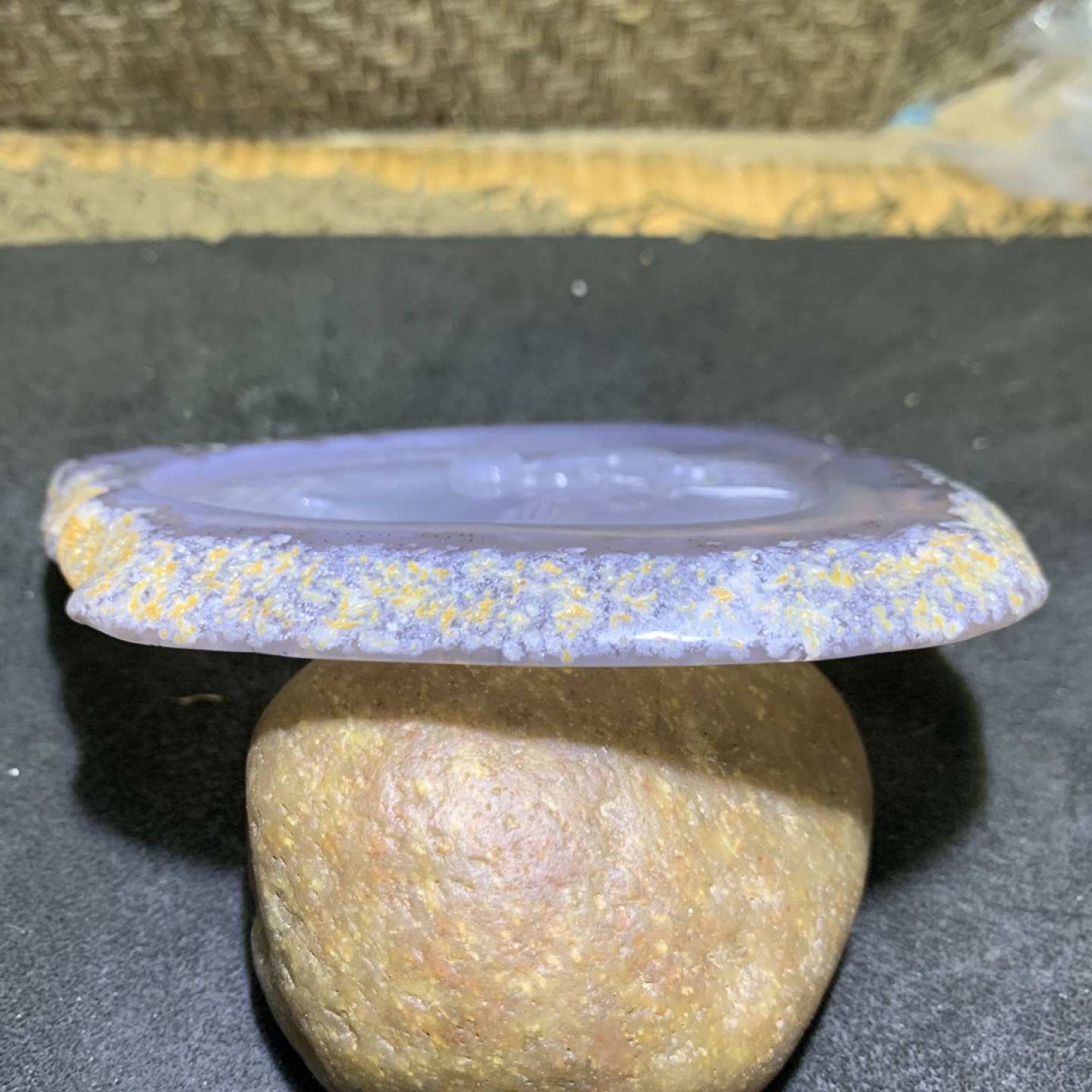 重器天然冰纹原皮玛瑙巧雕禅悟大 牌子一块，