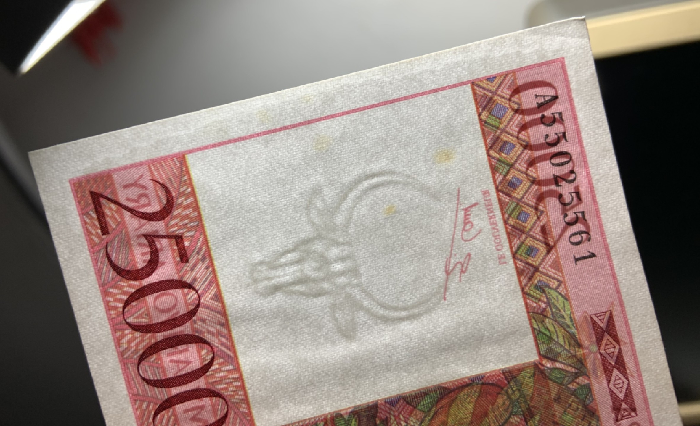 收藏联盟Quantum Auction 第232期拍卖 马达加斯加1998年25000法郎 品相UNC- 最大面值