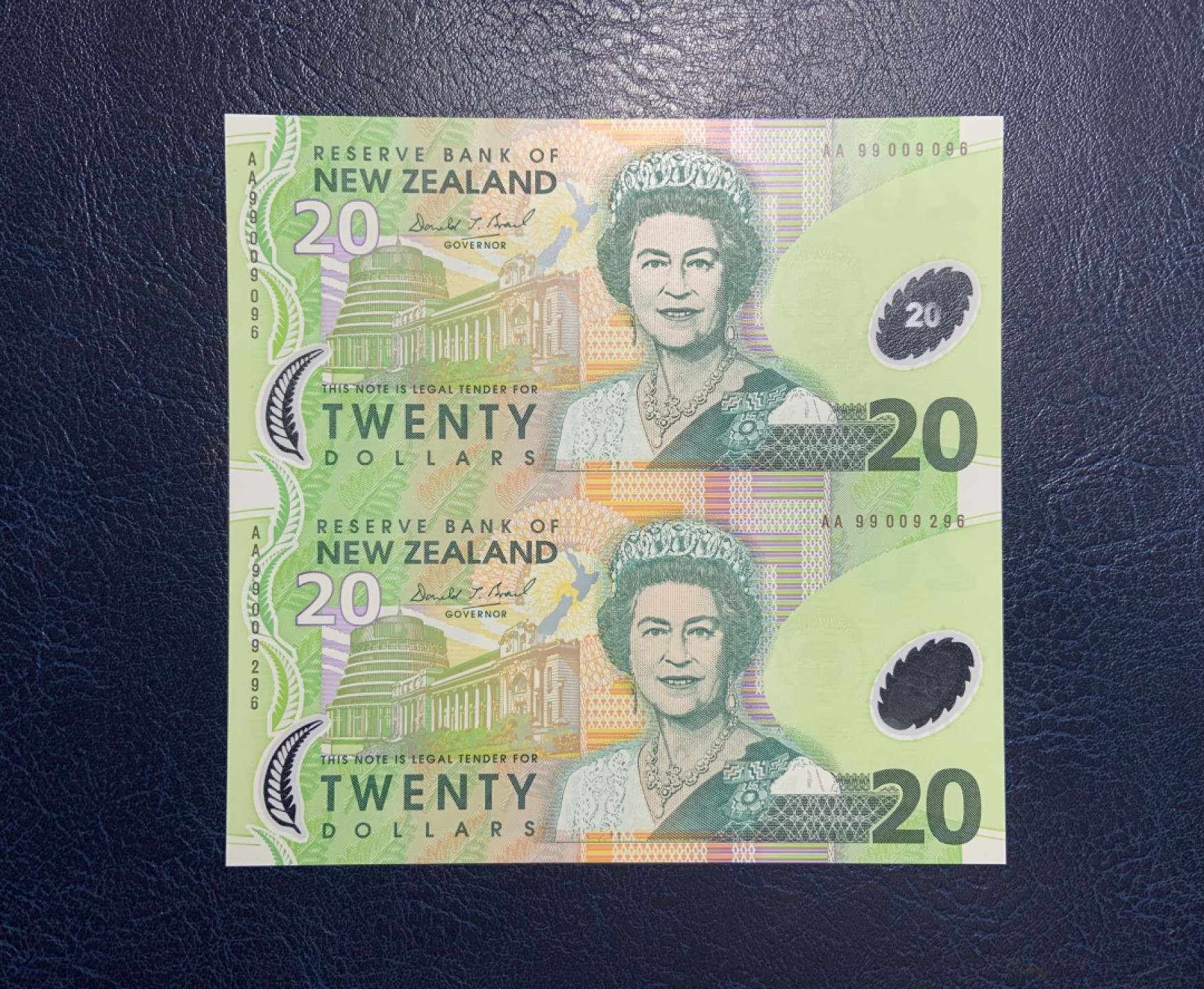 收藏联盟Quantum Auction 第233期拍卖 新西兰1999年20元两连体 品相全新UNC AA冠 附带原册