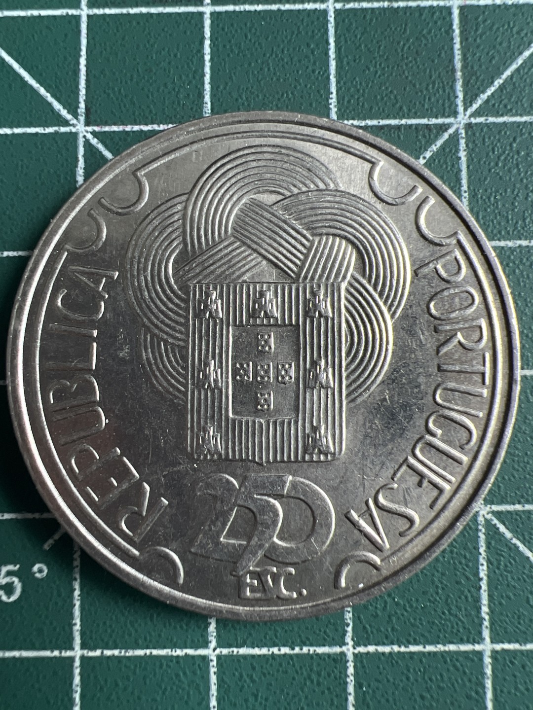 泡泡堂微拍第九十幕硬币捡漏可累计专场👿👿，累计满二十元包邮，接受代拍业务 葡萄牙克朗型250。