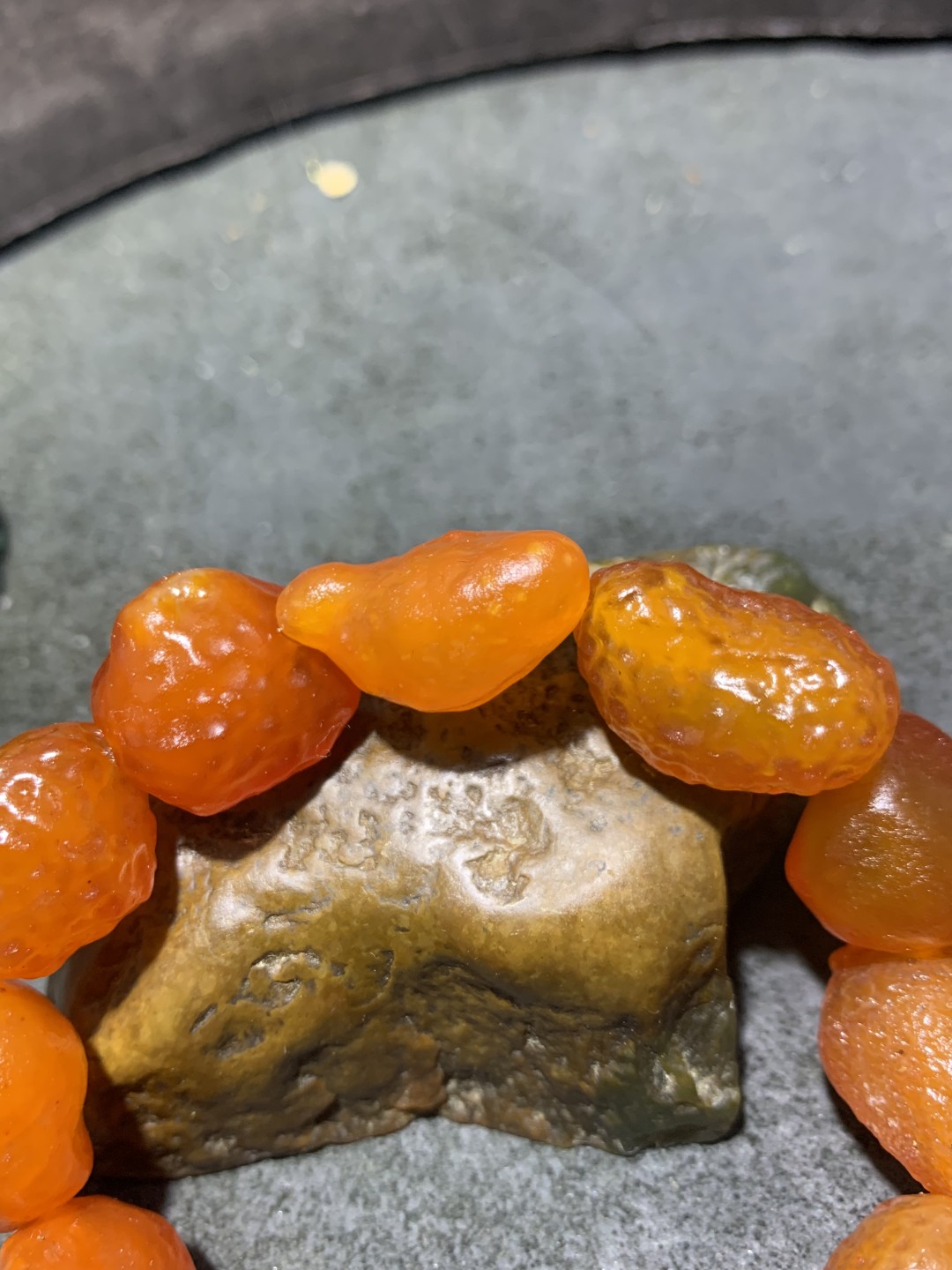 精美天然阿拉善罕见荧光感橘黄手串一条，