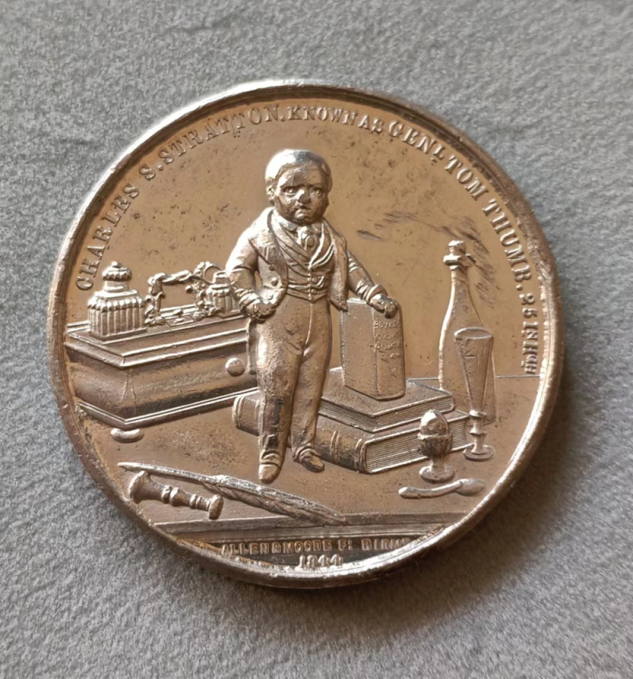 欧洲章牌第7期 1844年英国侏儒汤姆·拇指将军，白金属38.5mm。