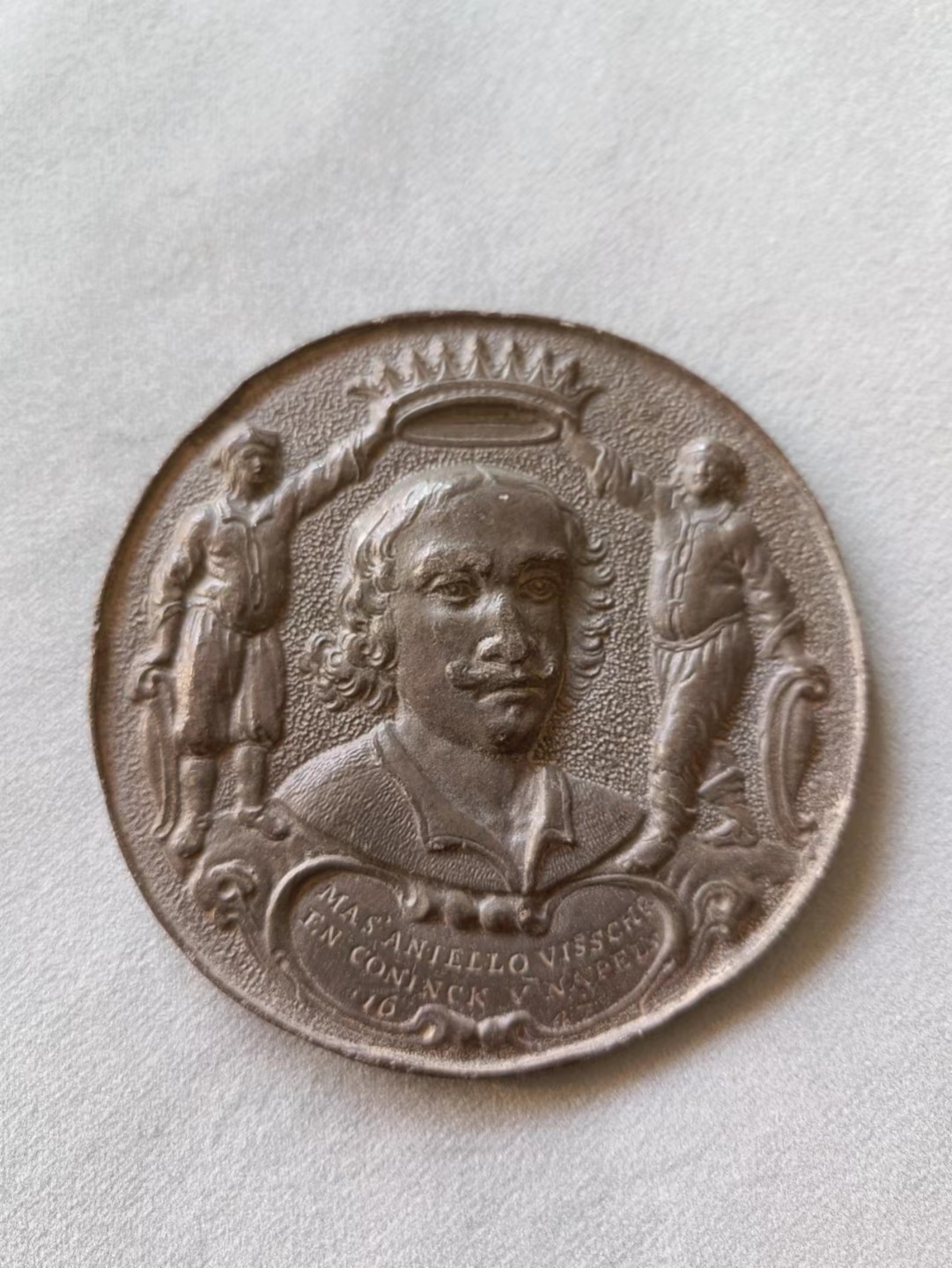 欧洲章牌第7期 英国金属章，约1658年，7cm。