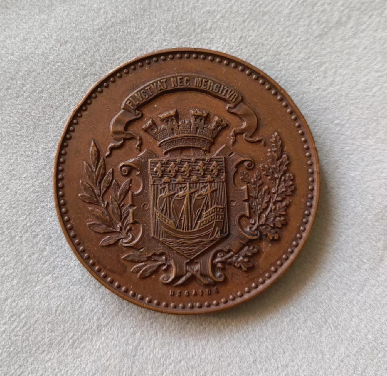欧洲章牌第7期 1879年法国铜章，巴黎城徽，42mm，好品