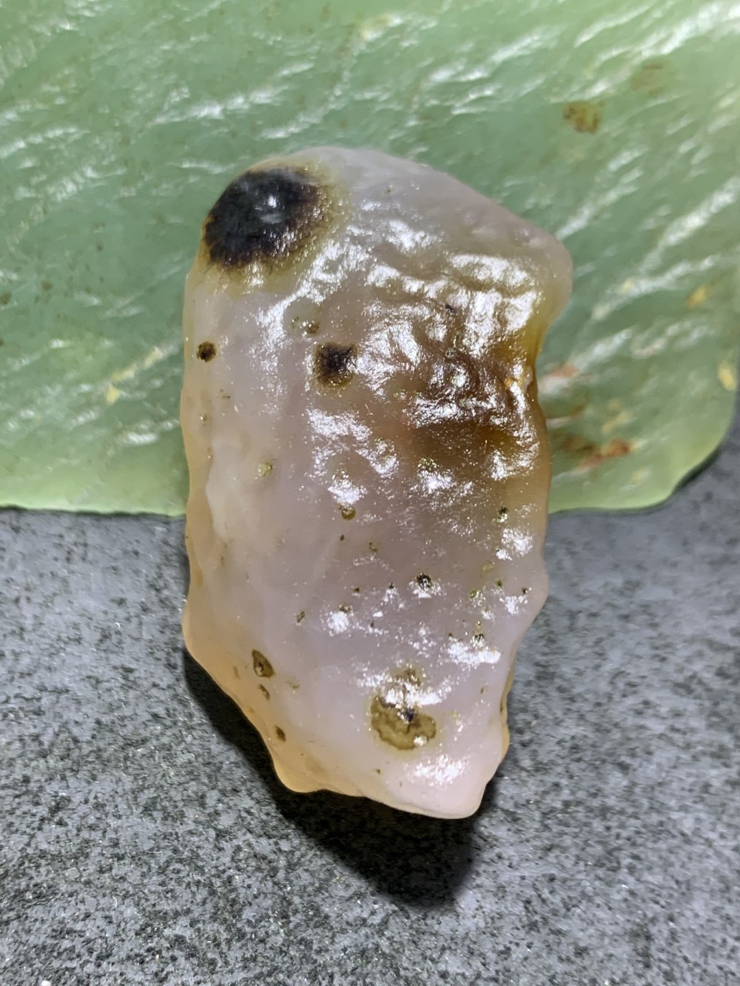 放福利！精美天然麻皮天眼纹糖心阿拉善玛瑙原石一颗，