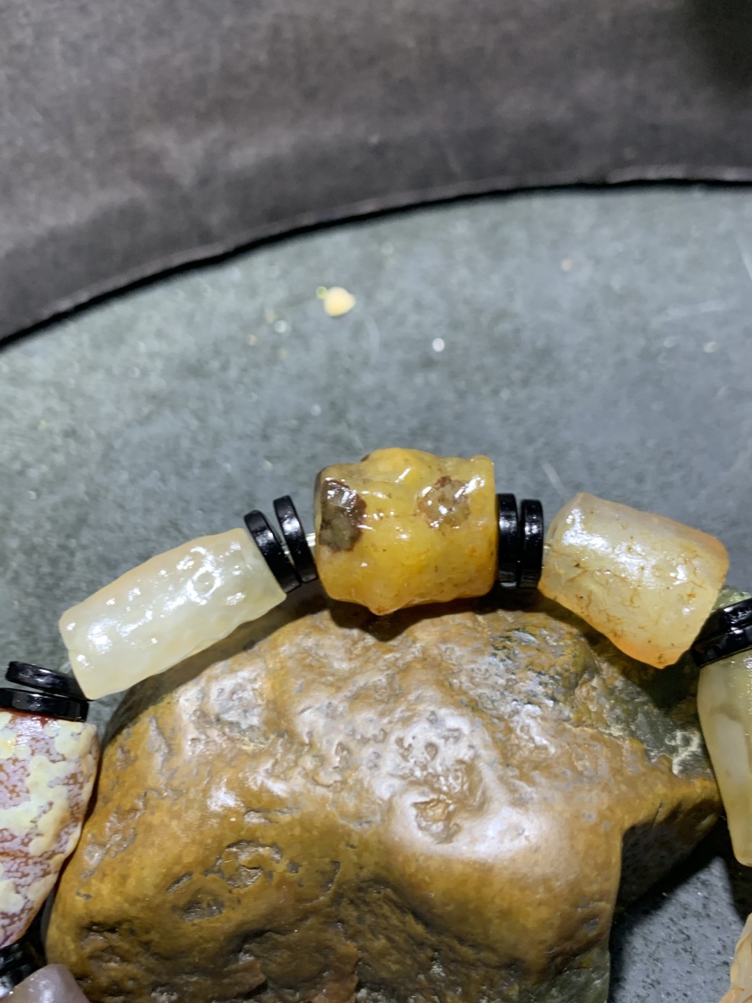 精美戈壁天然管状玛瑙原石手串一条