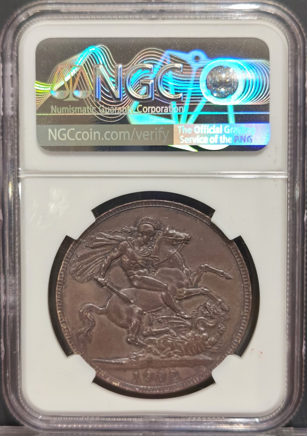 博洋堂世界钱币拍卖第016期（全场包邮） NGC AU 英国1902年爱七马剑克朗 当国币的大老黑遇上爱七马剑 黑武士+黑马 该枚包浆醇厚均匀 细节动人 高点俱在