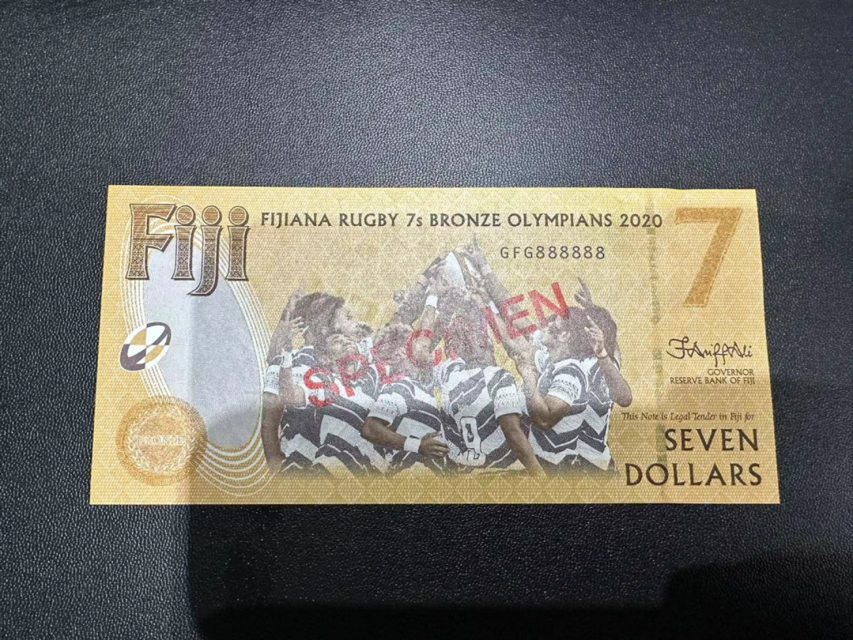 《外钞收藏家》第二百四十一期 斐济7元 样钞 全新UNC