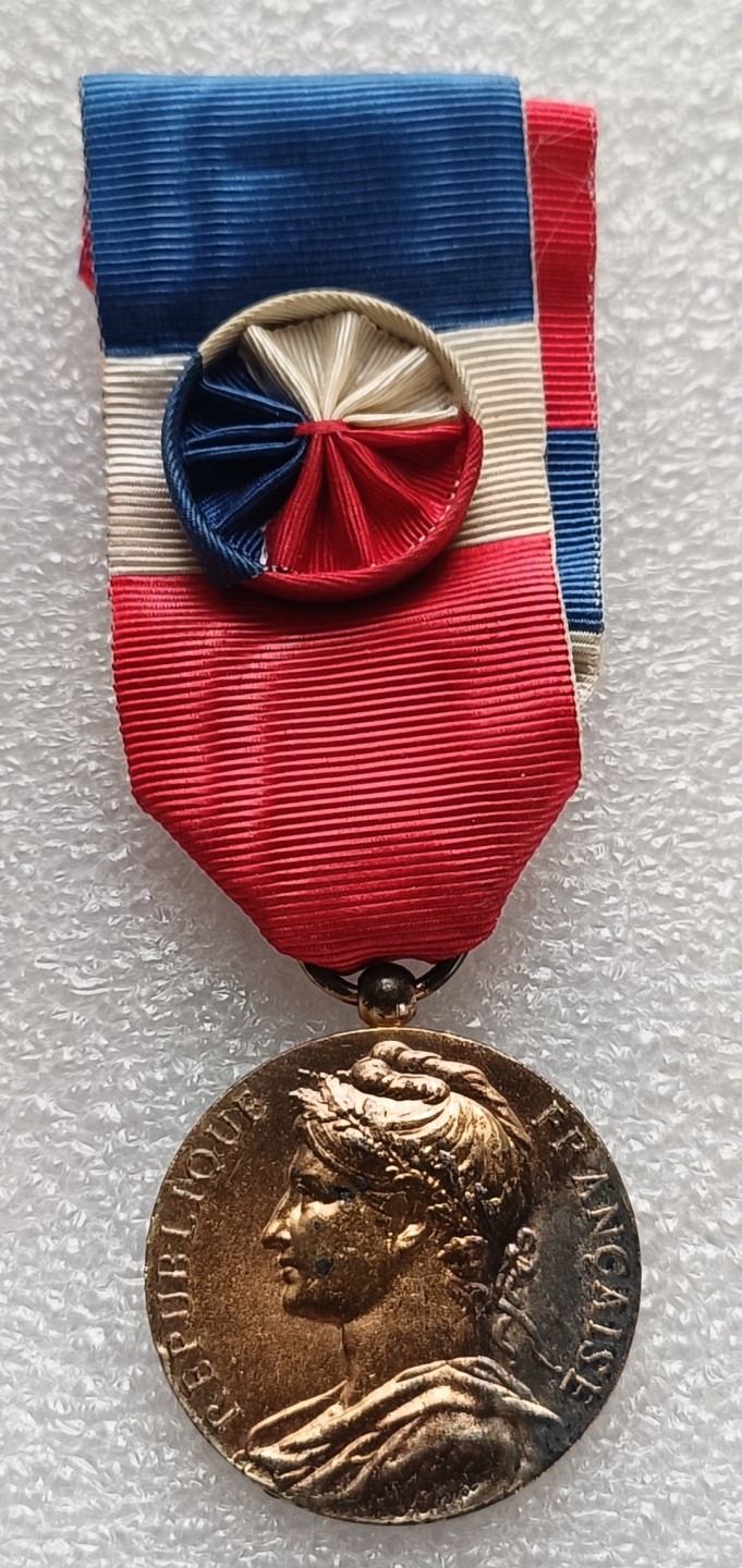 瓶子🏺第79期拍卖会 法国1963年镀金银质劳动奖章