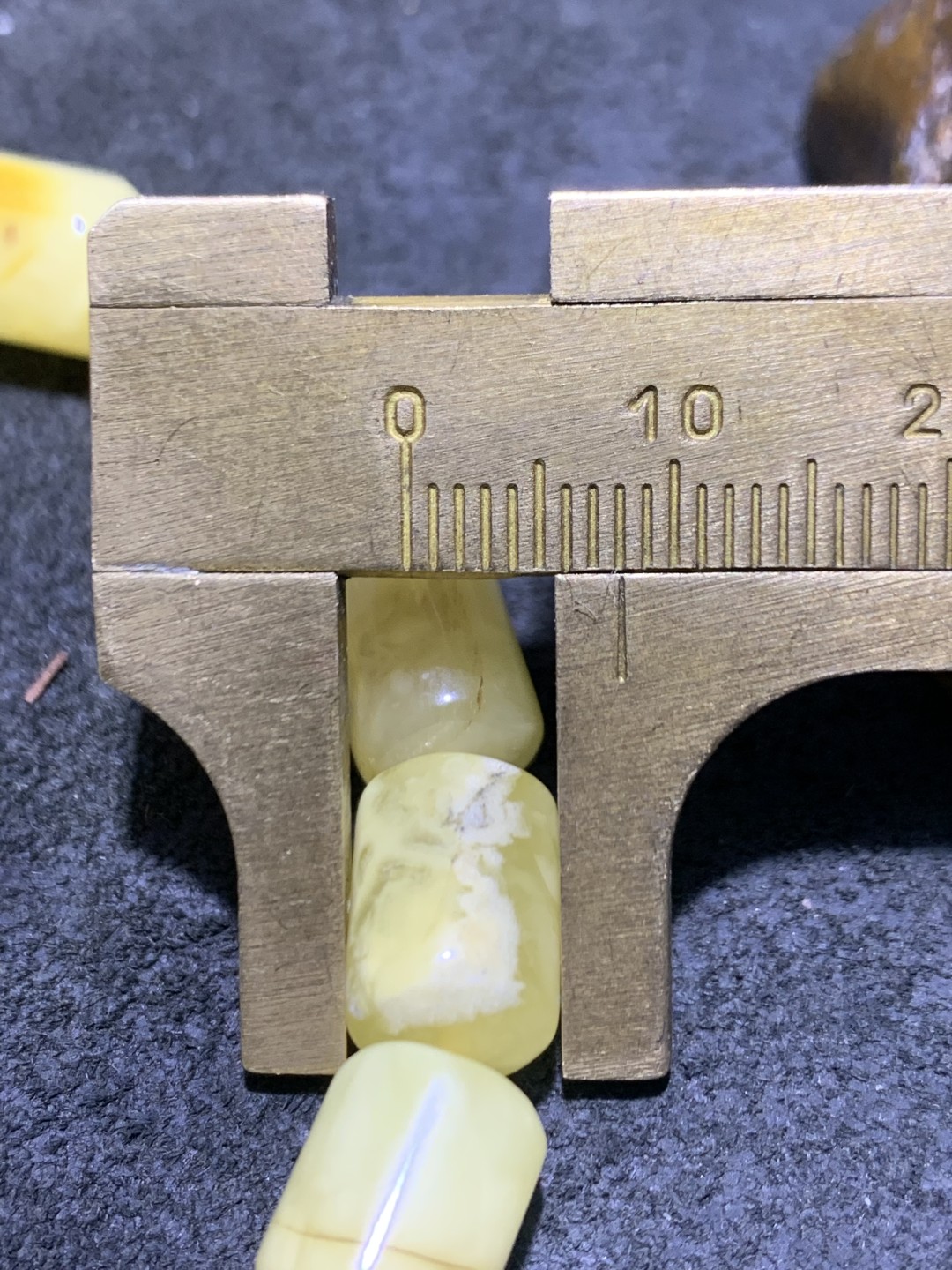 天然乌克兰蜜蜡桶珠手串1条