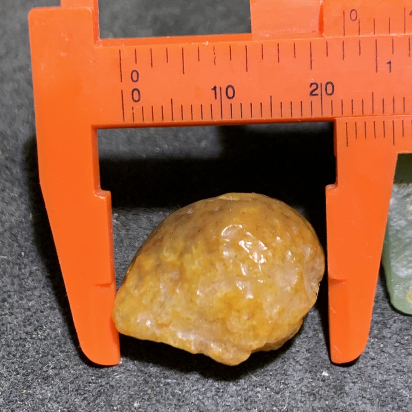 精美戈壁高玉化筋脉石小原石一颗