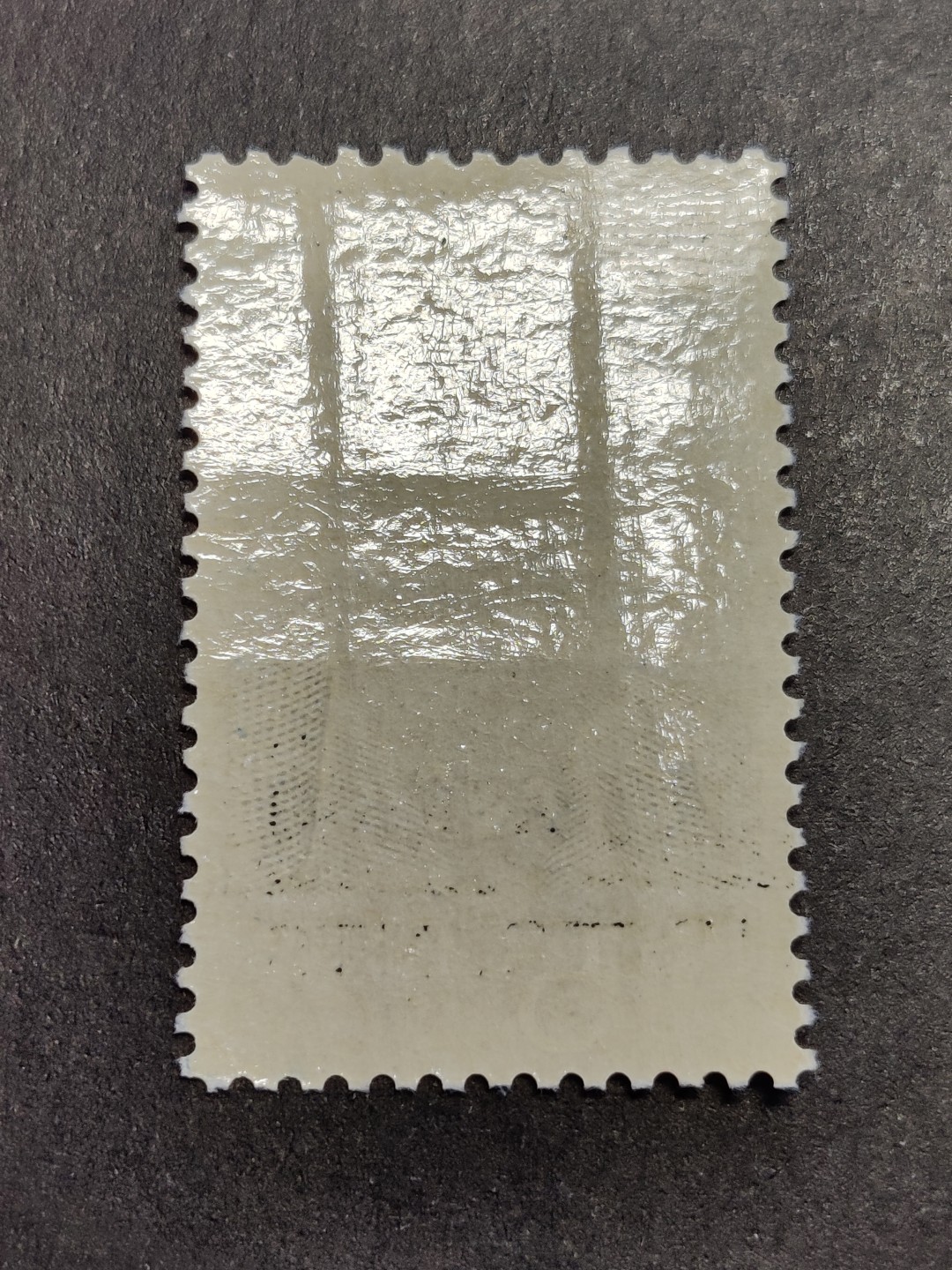 洪涛臻品批发群  精选邮票限时拍卖第一百七十七期 美国1965年 纪念二战人物英国丘吉尔首相1全新. 精美雕刻版,清晰的早期特有的格栅背胶,原胶润亮相当漂亮！