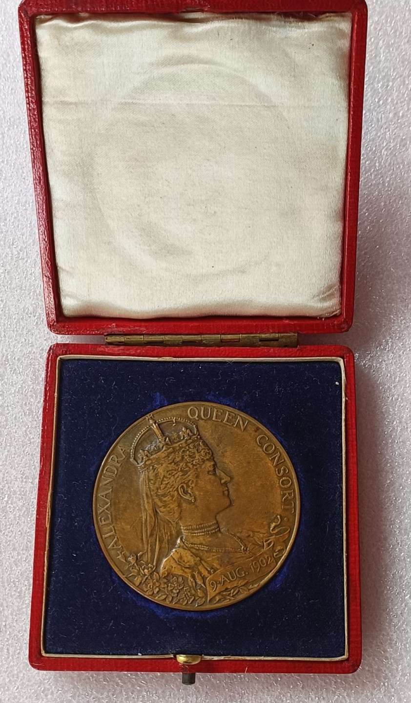 瓶子🏺第79期拍卖会 1902年英国爱七登基纪念铜章（原盒）直径56mm重量81g