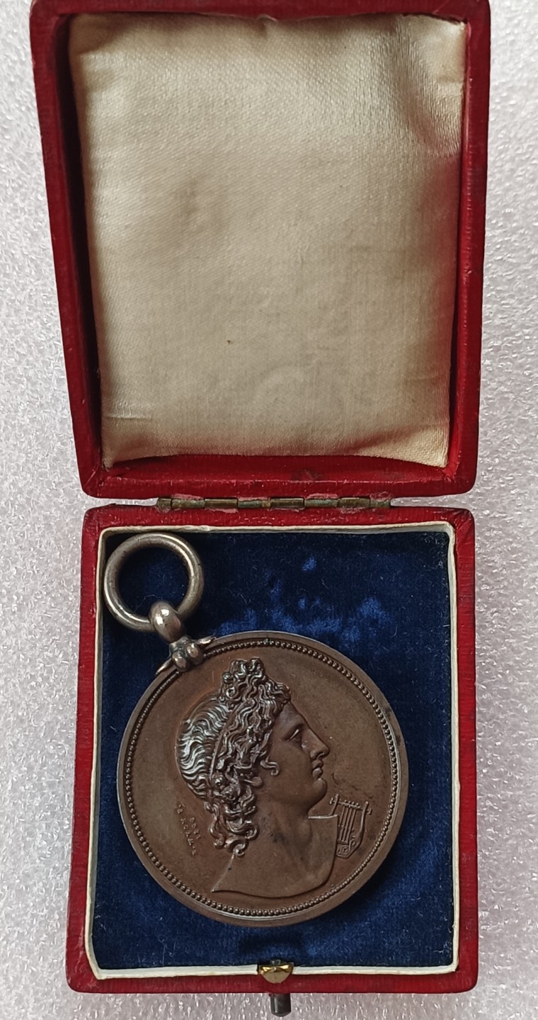 瓶子🏺第79期拍卖会 1886年英国皇家音乐学院铜章（原盒）直径40mm重量37.2g