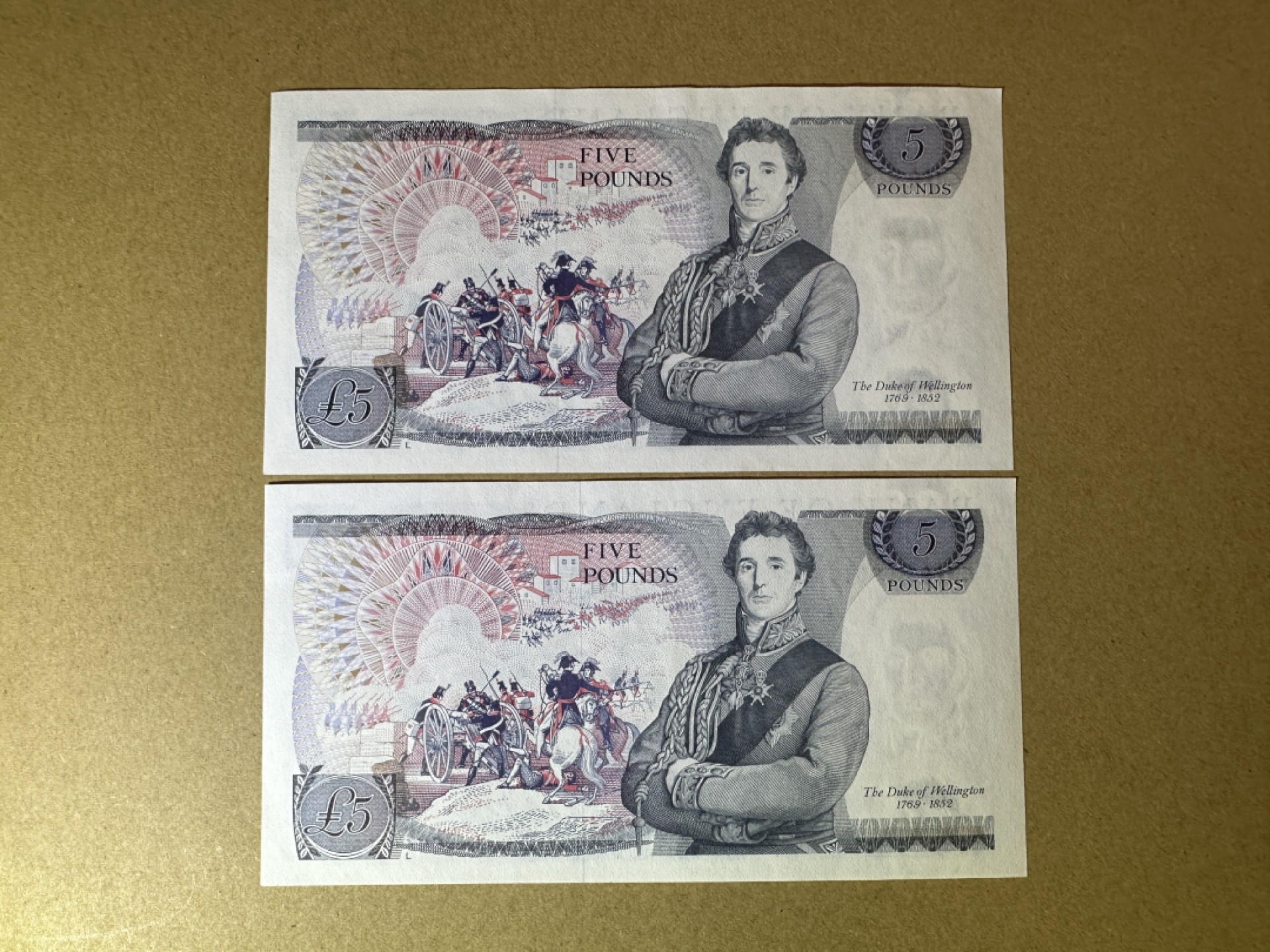 《张总收藏》90期——浓缩外币精品场 英格兰5镑2张 UNC D序列 签名J. B. Page. P-378b