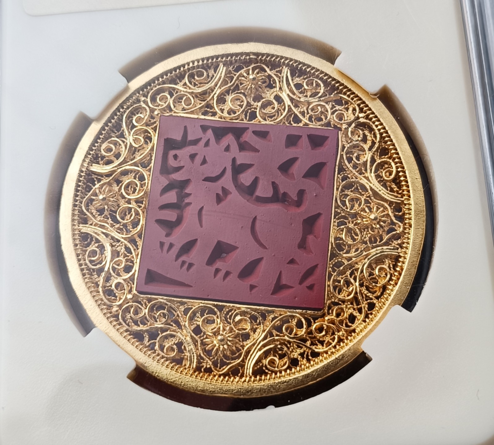 瓶子🏺第79期拍卖会 花丝雕漆狗年纪念银章