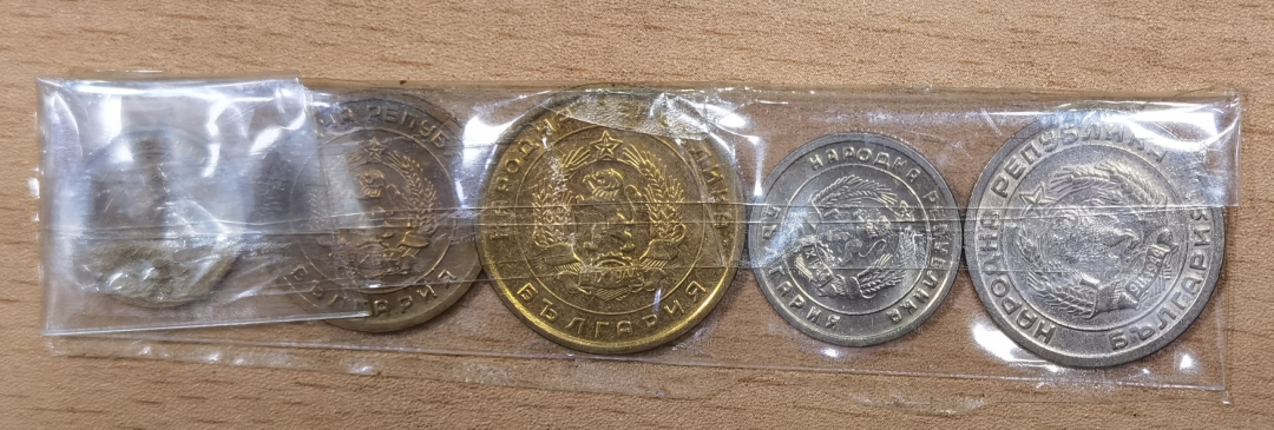 北京马甸外国币专卖微拍第九十三期，外国非贵金属纪念币，流通币专场，陆续上新，欢迎关注 早期保加利亚小套全新