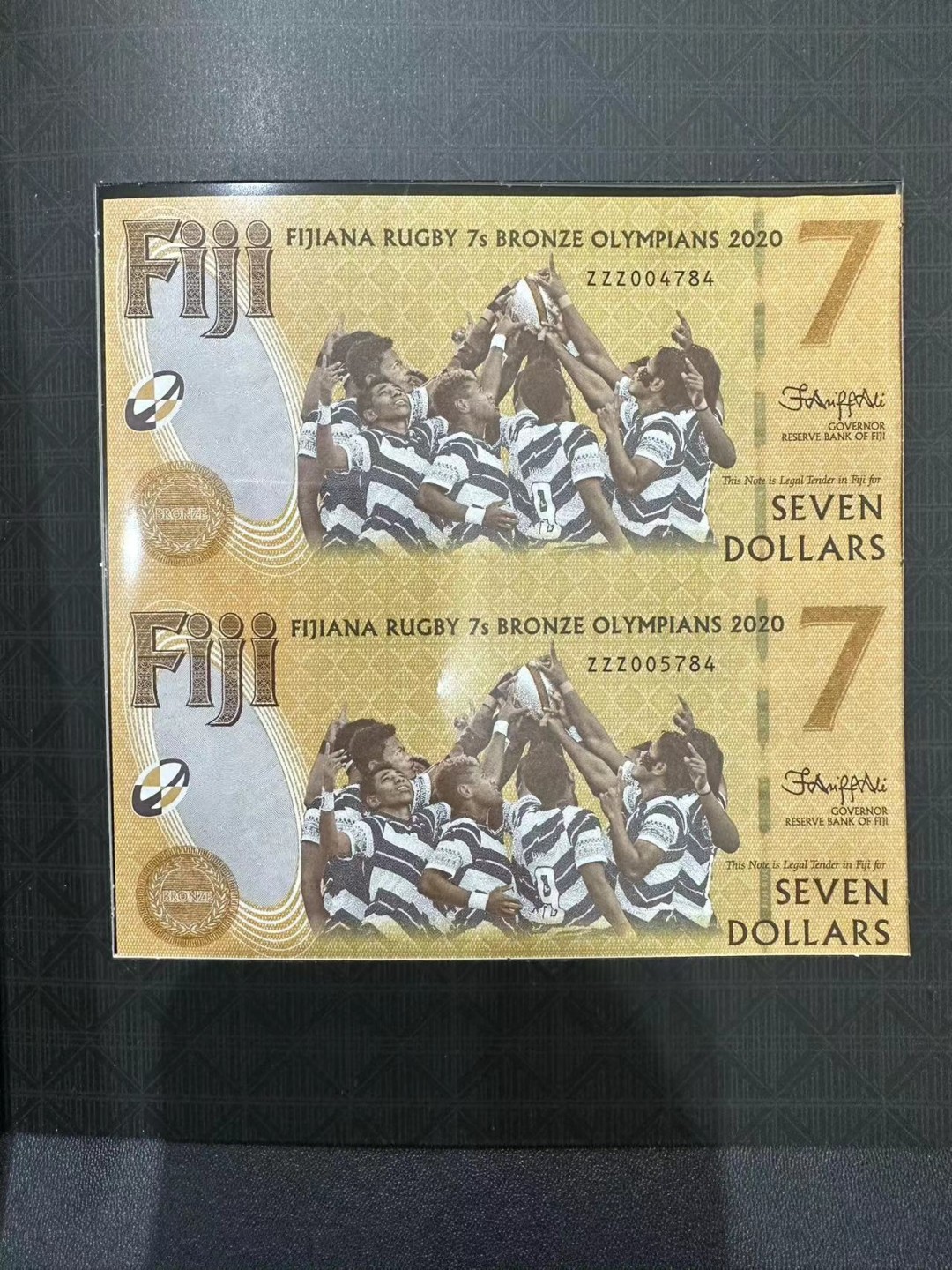 《外钞收藏家》第二百四十一期 2020年斐济连体钞  全新UNC