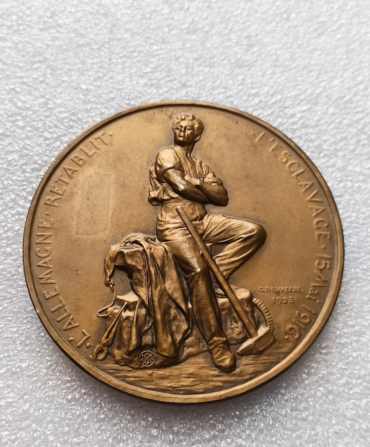 瓶子🏺第79期拍卖会 1923年比利时矿工大铜章直径70mm重量132g