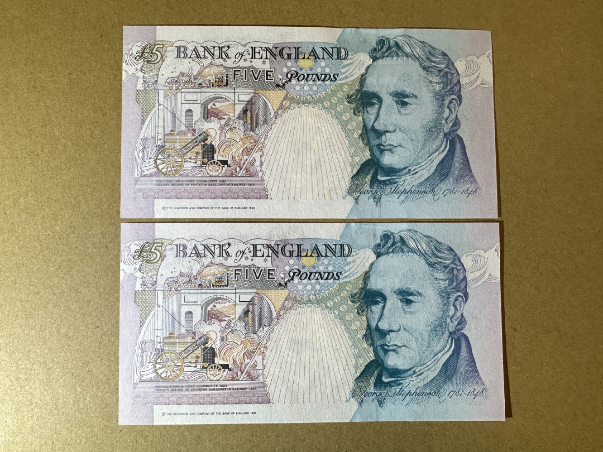 《张总收藏》90期——浓缩外币精品场 英格兰5镑2张 UNC E序列 签名G.E.A. Kentfield P-385
