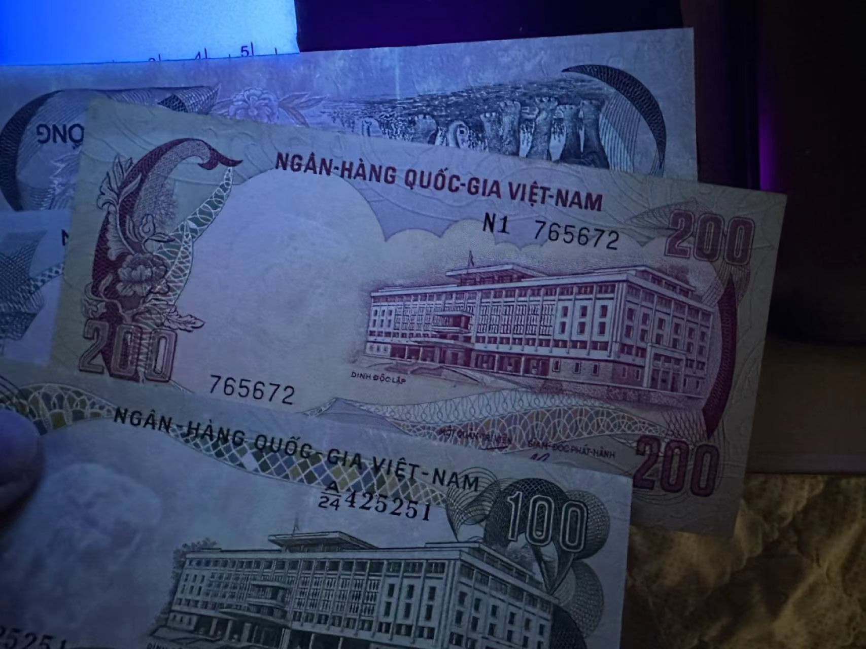 《外钞收藏家》第二百四十一期 越南50-1000盾 五张一起 500流通品 其他近全新 有潮 有瑕疵