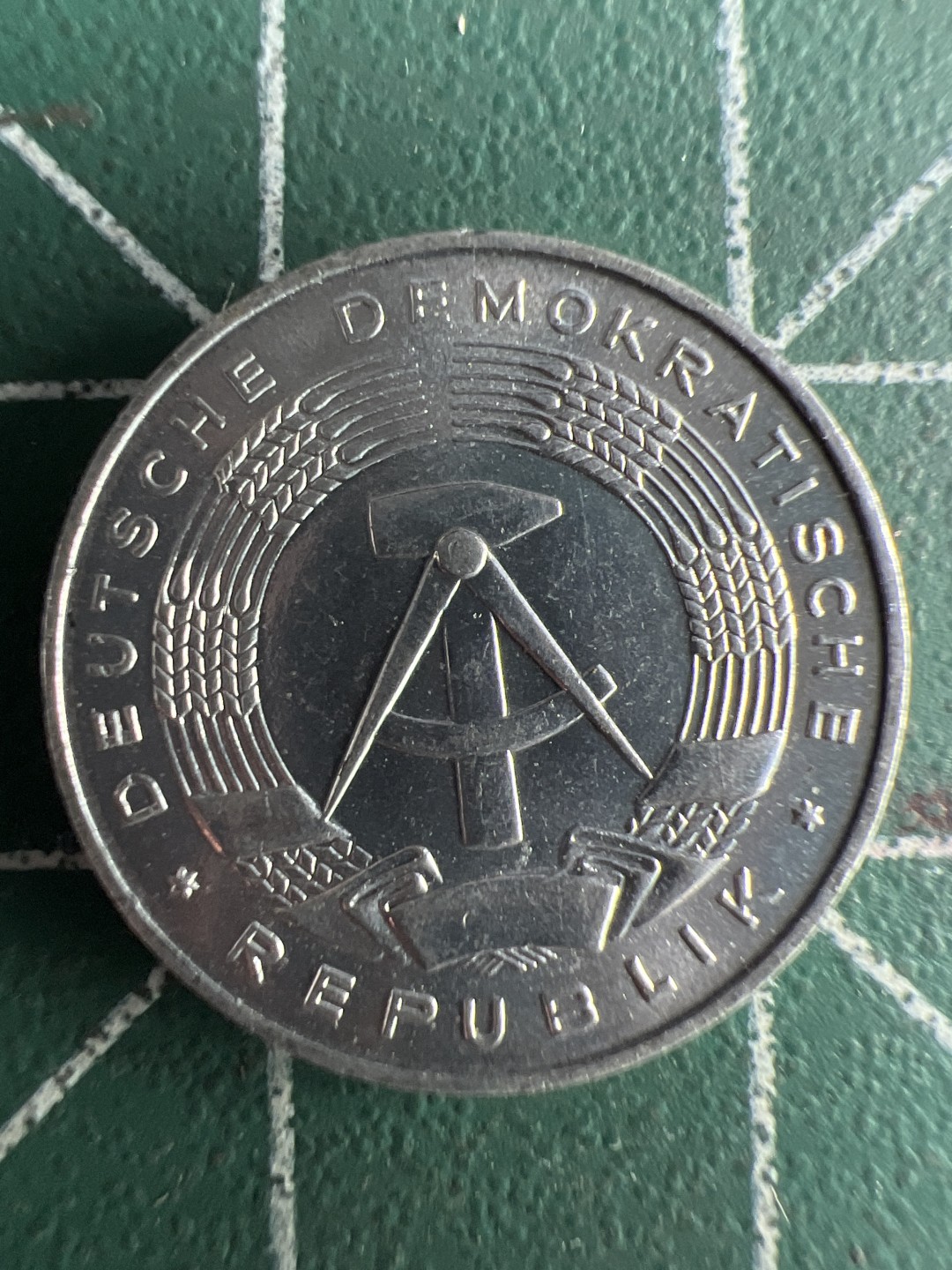 泡泡堂第226期  世界硬币邮票 （无押金，无佣金，捡漏，全场20包邮，偏远地区除外） 东德一芬尼