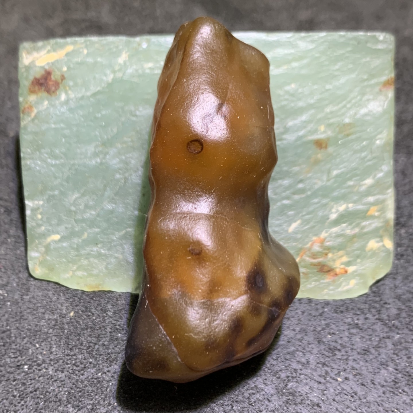 放福利！精美天然酒红色阿拉善玛瑙原石一颗，