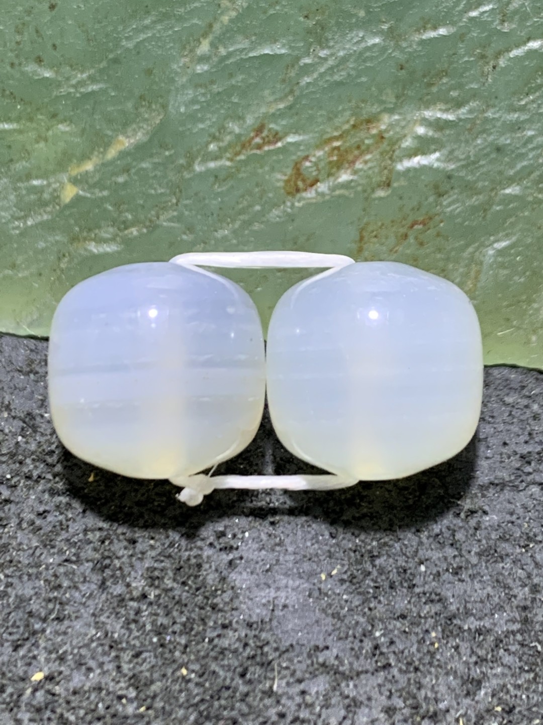 精美高玉化荔枝冻缠丝纹玛瑙老形桶珠一对