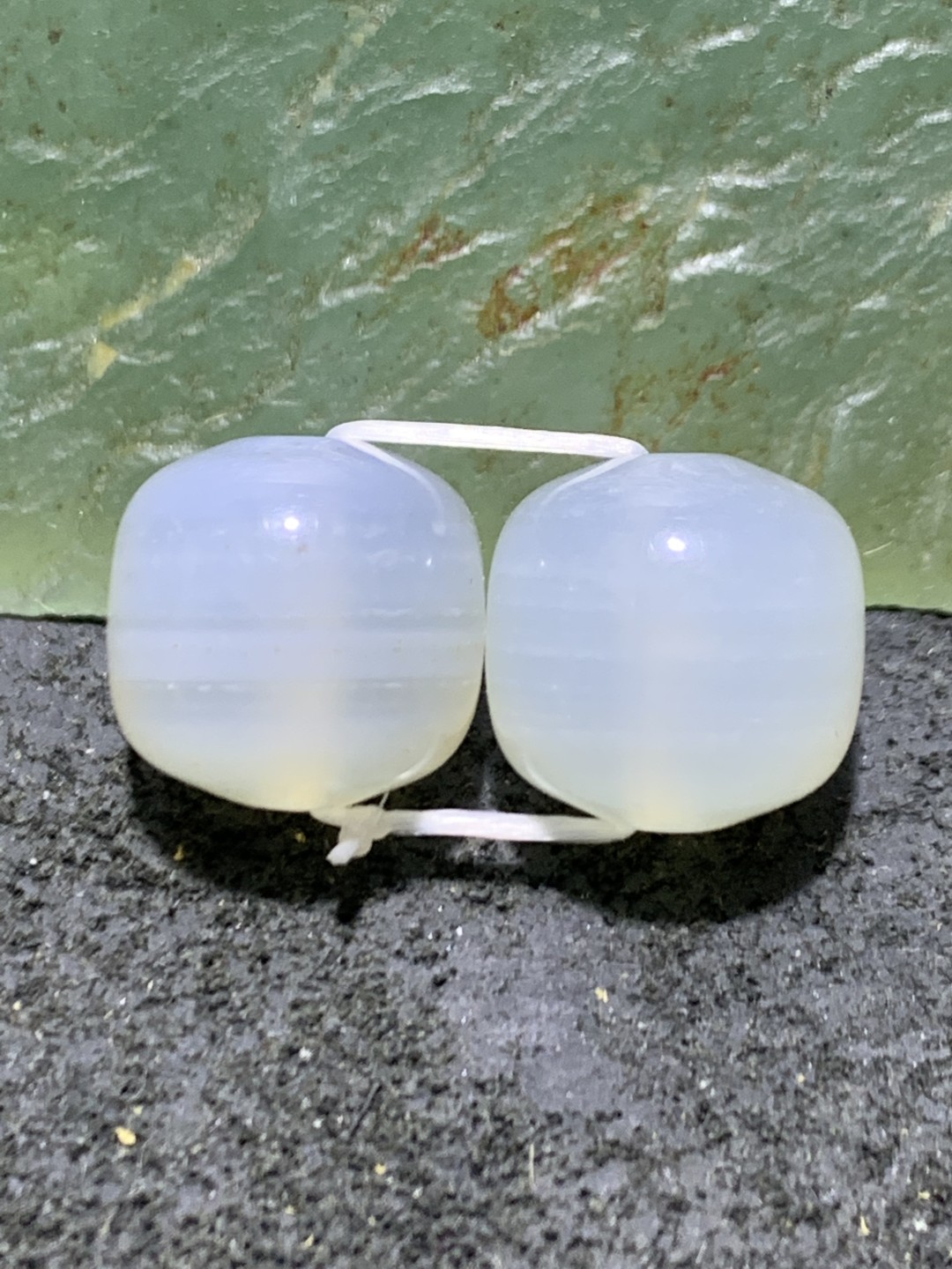 精美高玉化荔枝冻缠丝纹玛瑙老形桶珠一对