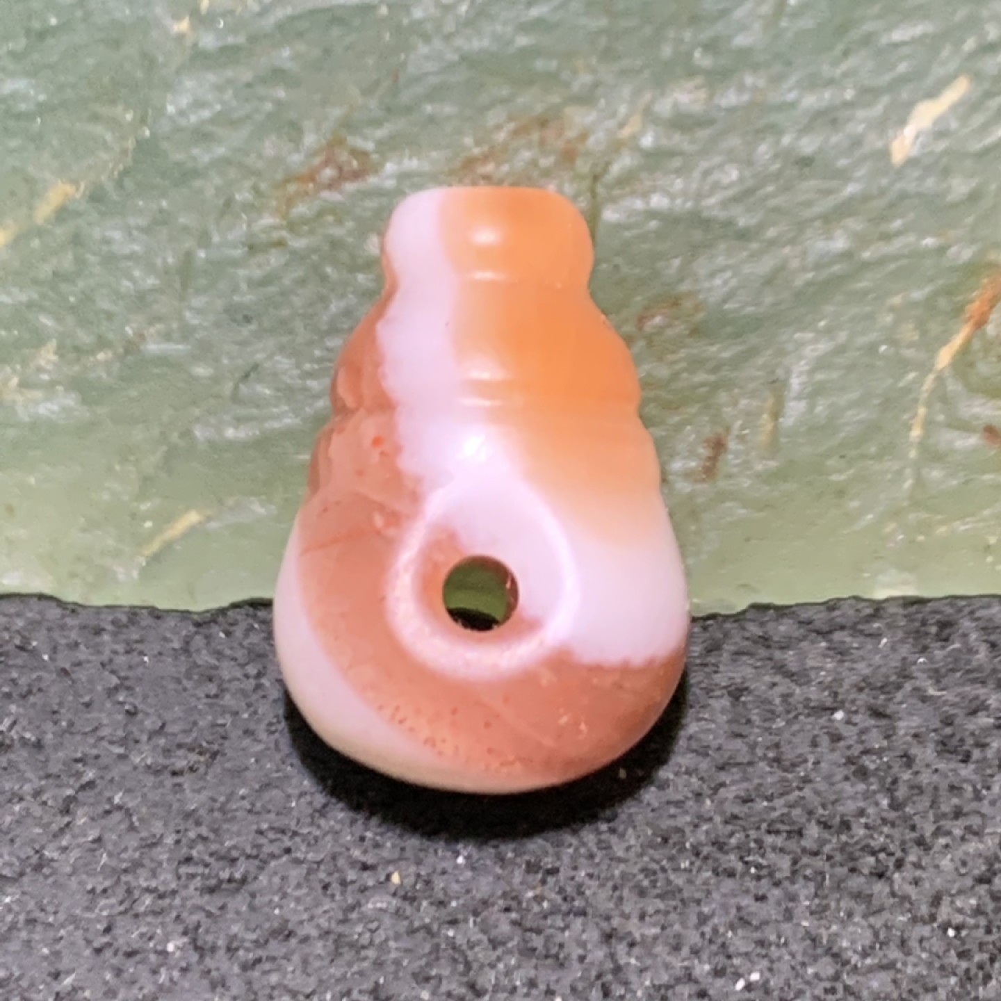 保山南红玛瑙红白双色亚光小三通佛头一个，
