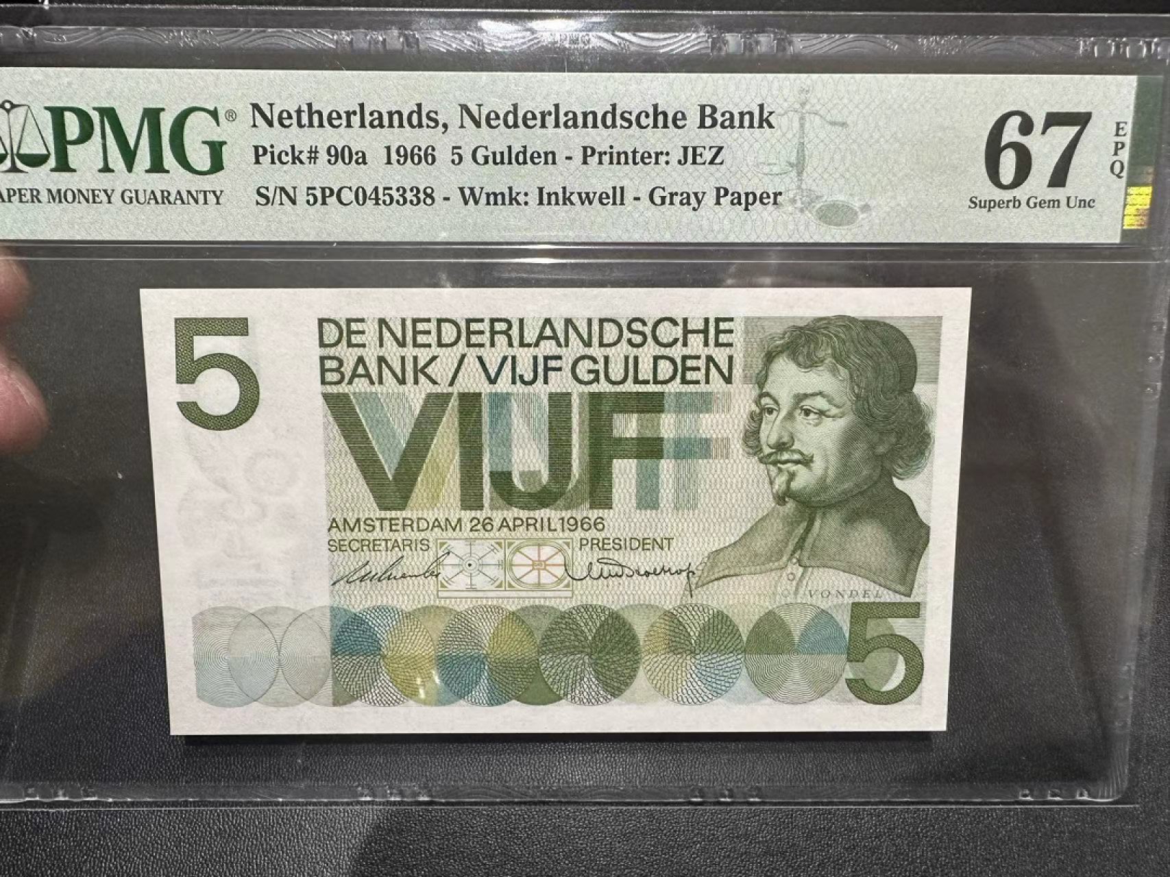 《外钞收藏家》第二百四十一期 1966荷兰人像版 5盾 PMG67