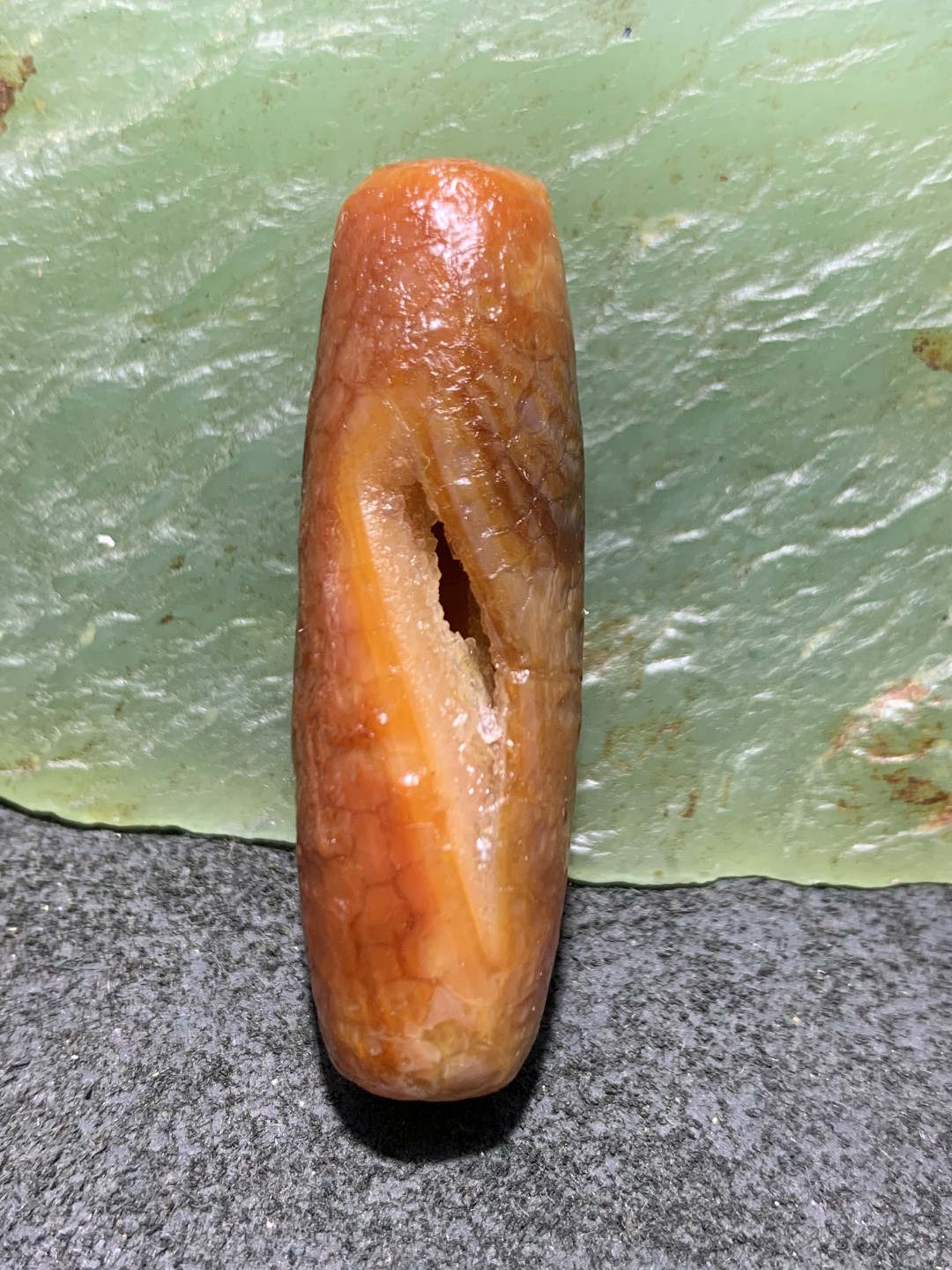 精美高玉化仿古风化纹玛瑙晶洞桶珠一颗 ，