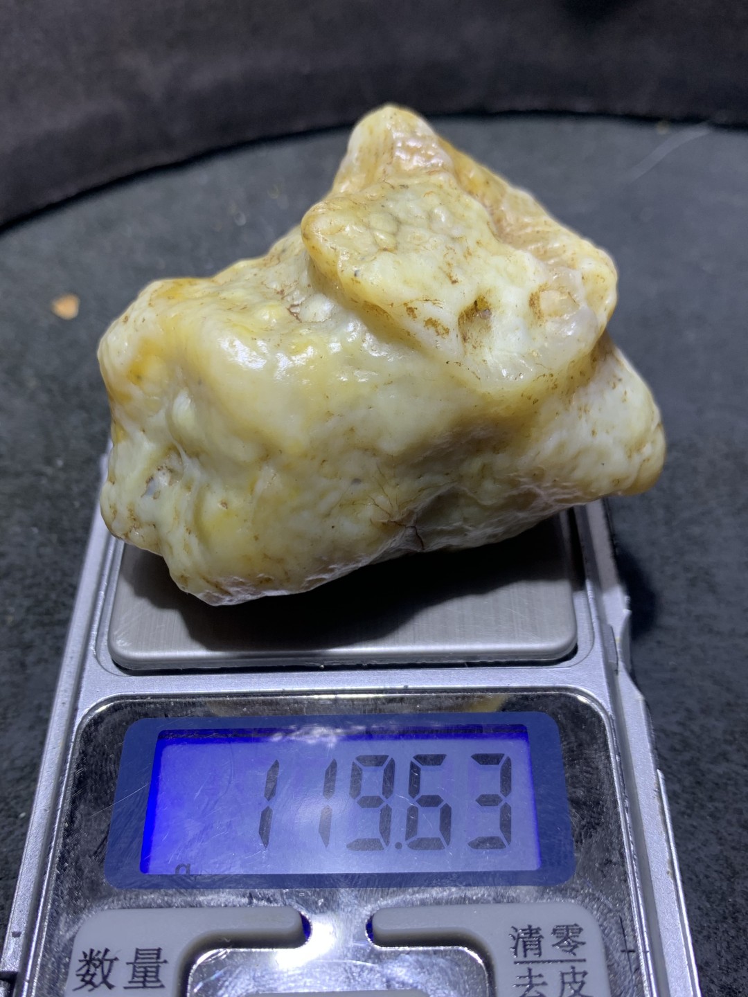 精美戈壁高玉化鱼籽纹筋脉石原石把件，摆件一颗，