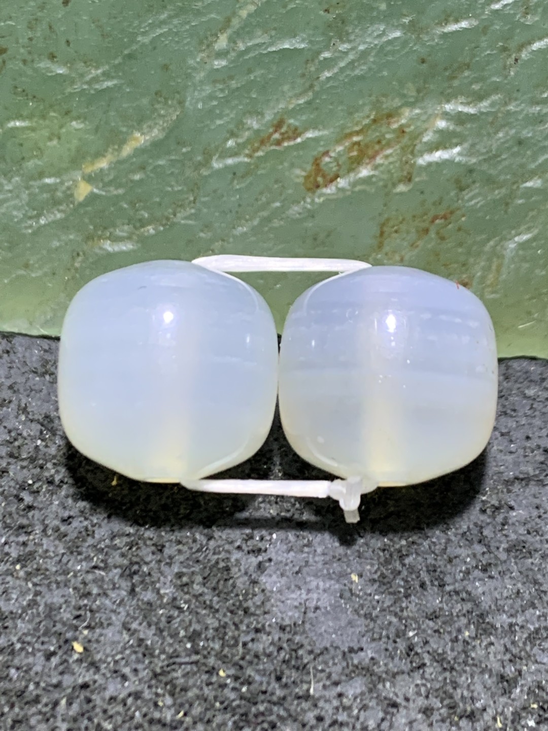 精美高玉化荔枝冻缠丝纹玛瑙老形桶珠一对