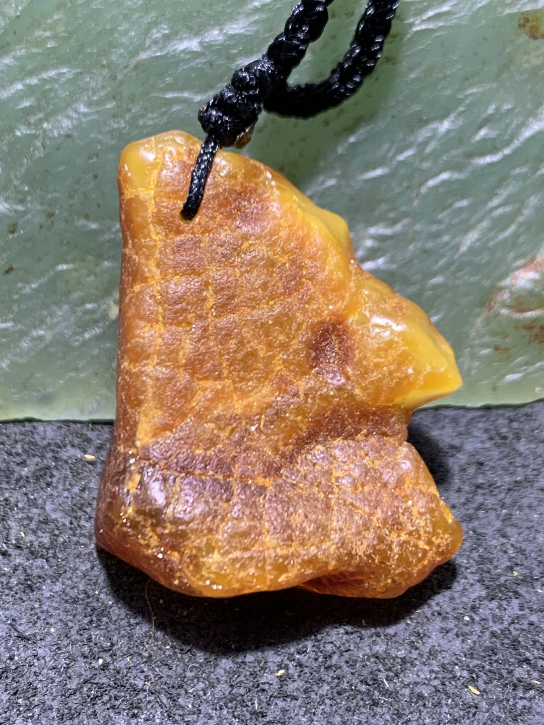 精品橘皮纹蜜蜡随形原石吊坠一块！