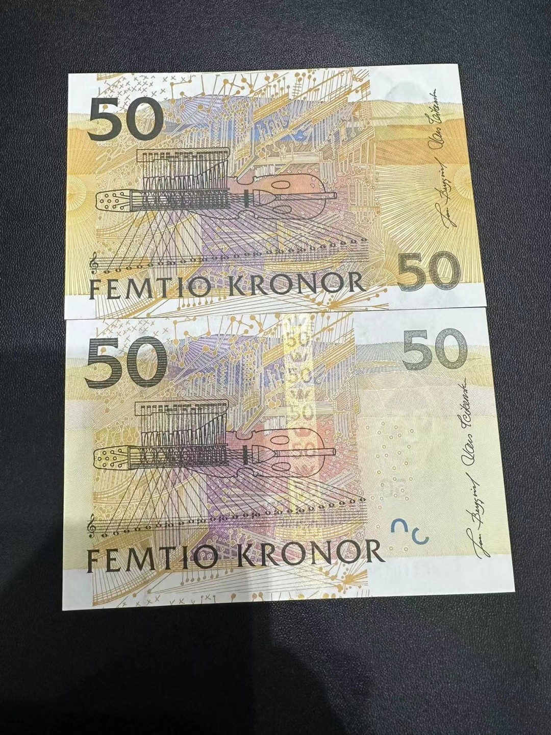 《外钞收藏家》第二百四十一期 瑞典50克朗 再版初版两张一起 全新UNC